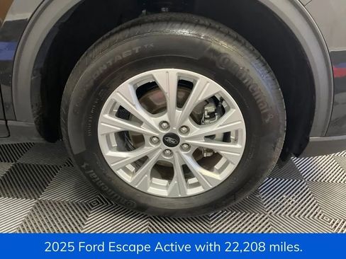 Used 2025 Ford Escape Active AWD/4WD image 3