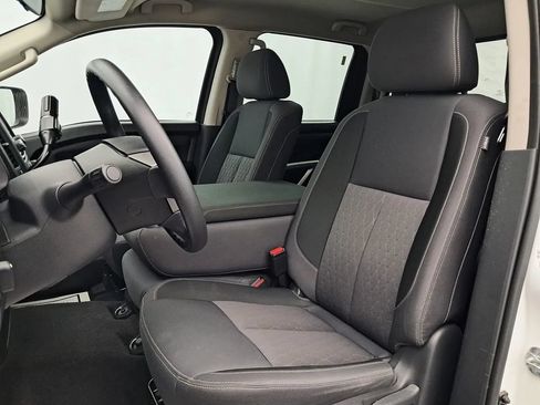 Used 2023 Nissan Titan SV RWD image 9