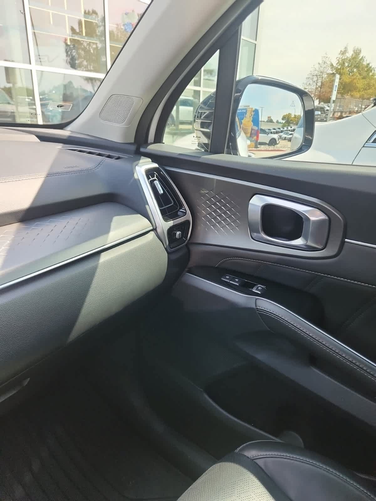 Certified 2023 Kia Sorento SX FWD image 3