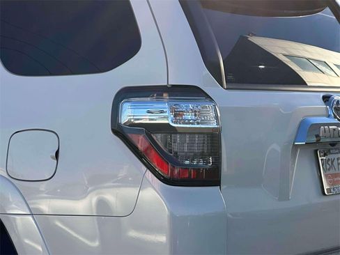 Used 2019 Toyota 4Runner 4WD image 9