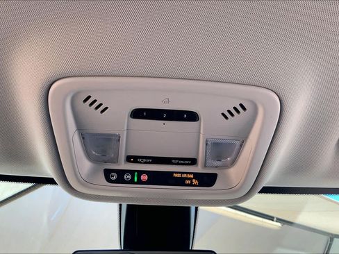 Used 2020 Chevrolet Traverse RS FWD image 32