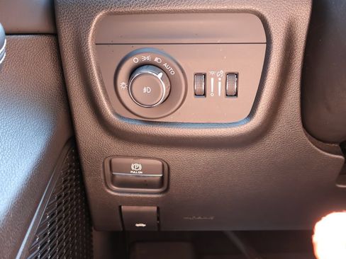 Used 2023 Jeep Grand Cherokee L Limited AWD/4WD image 32