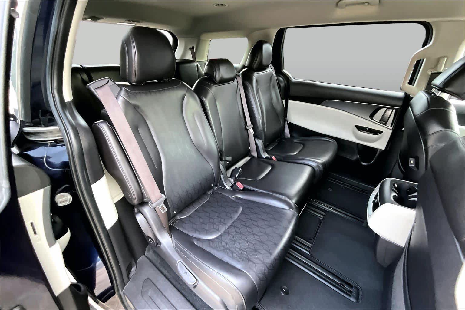 Used 2024 Kia Carnival LX FWD image 19