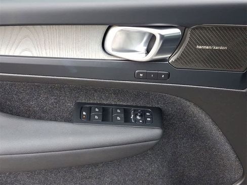 Used 2023 Volvo XC40 B5 Ultimate w/ Protection Package Premier image 10