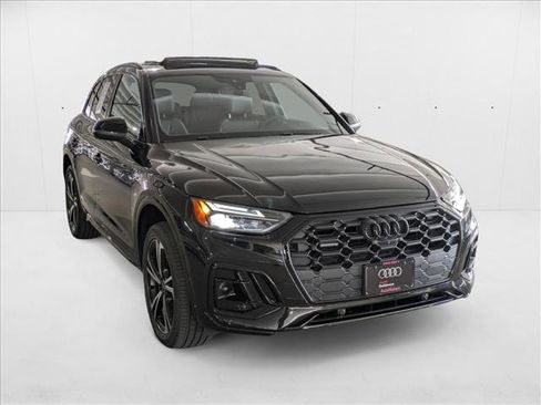 Certified 2025 Audi Q5 2.0T Premium Plus image 3