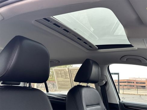 Used 2017 Volkswagen Jetta SEL image 13