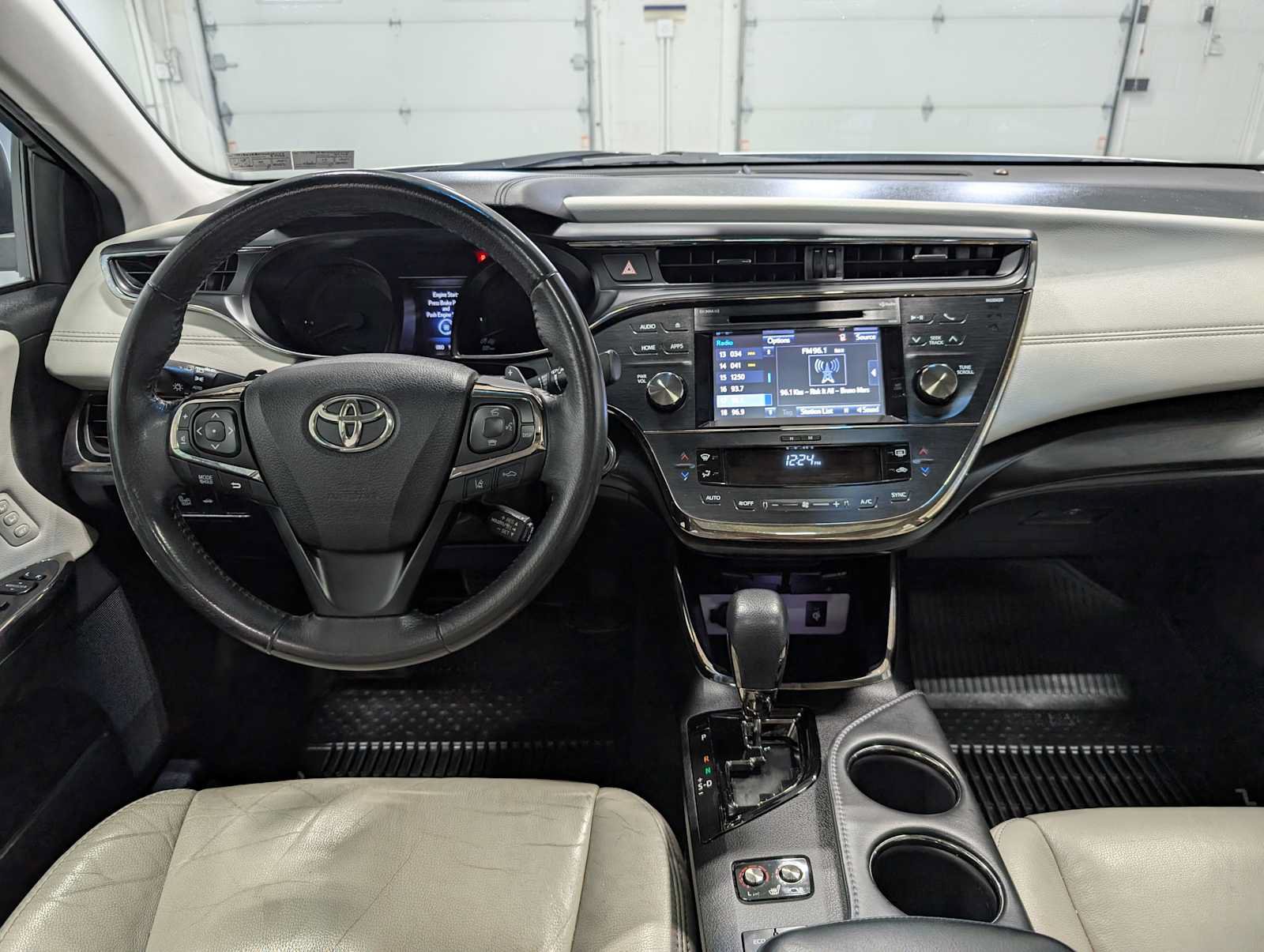 Used 2017 Toyota Avalon XLE Premium w/ All Weather Liner Package FWD image 18