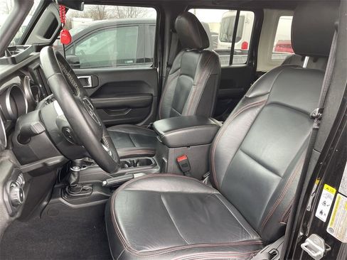 Used 2018 Jeep Wrangler Unlimited Sahara image 8