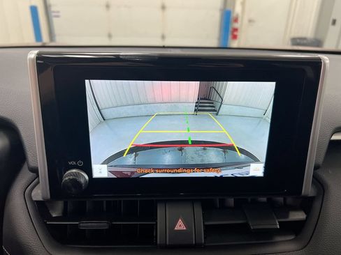 Used 2025 Toyota RAV4 XLE AWD/4WD image 16