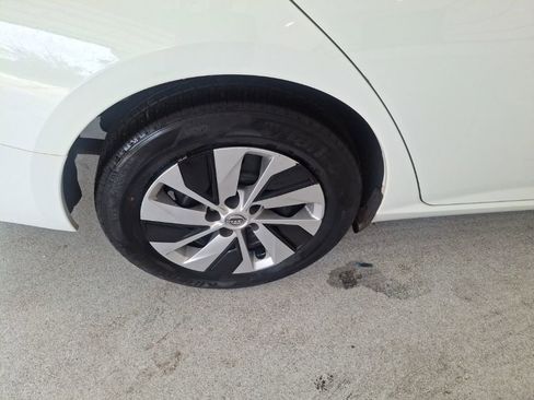 Used 2023 Nissan Altima 2.5 S FWD image 12