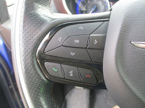 Used 2020 Chrysler Pacifica Limited FWD image 22