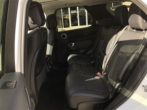 Used 2024 Land Rover Discovery S image 15