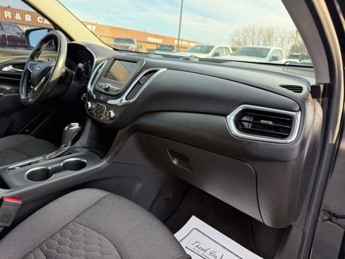 Used 2020 Chevrolet Equinox LT w/ Driver Convenience Package image 12