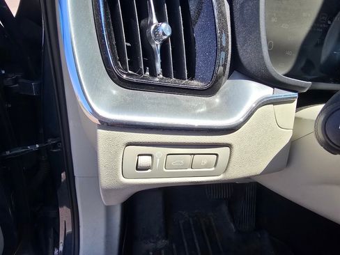 Used 2019 Volvo XC60 T8 Momentum w/ Advanced Package AWD/4WD image 19