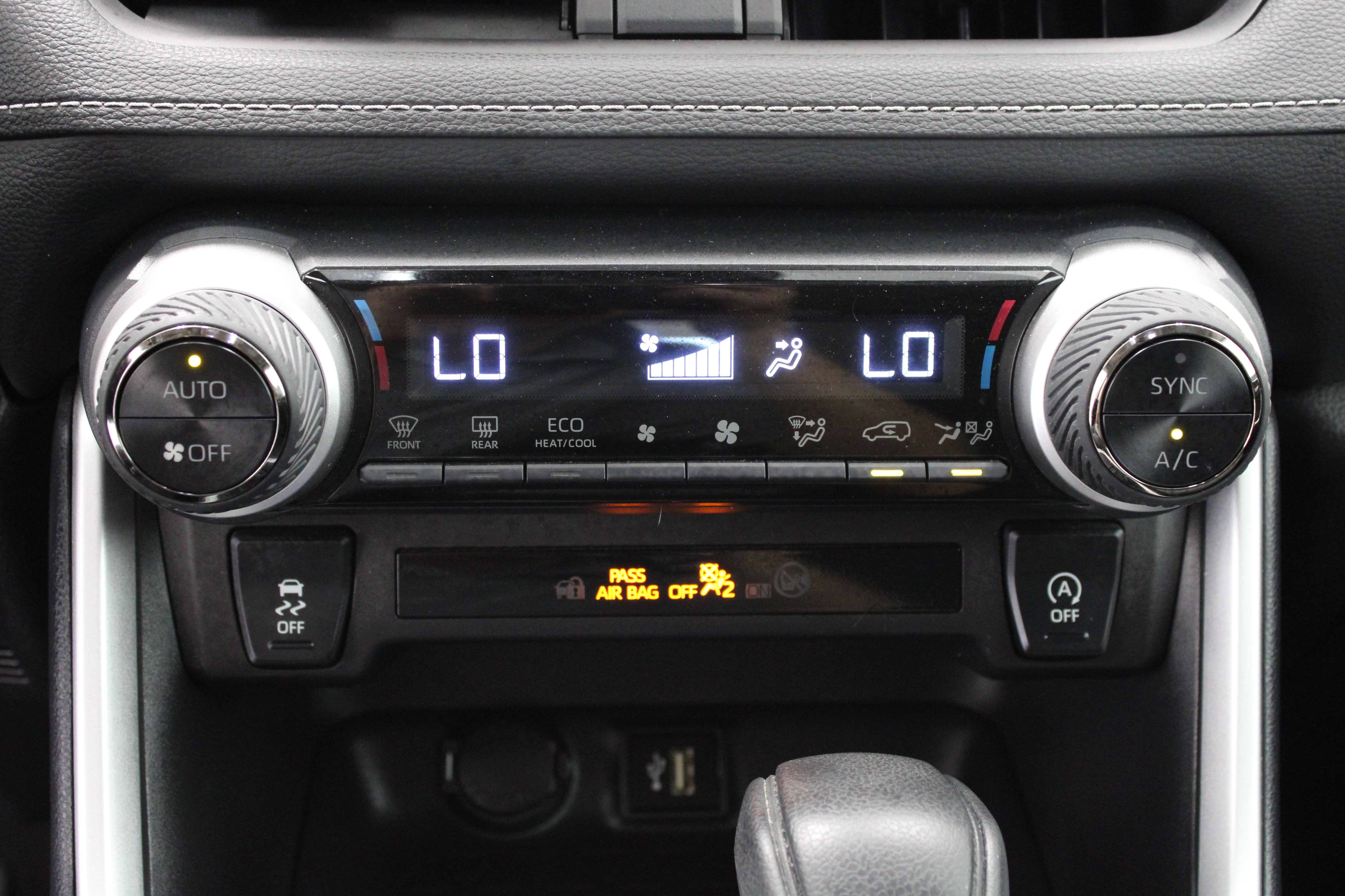 Used 2025 Toyota RAV4 XLE FWD image 20