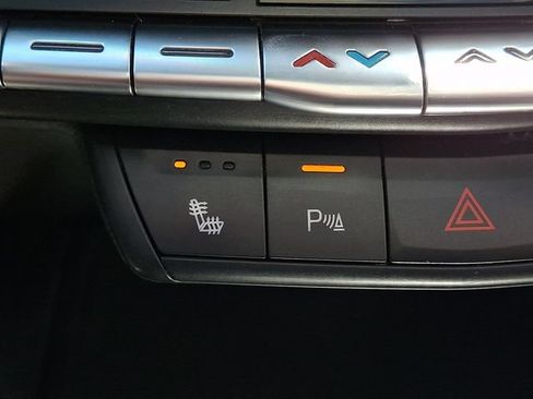 Used 2020 Cadillac XT4 Premium Luxury w/ Cold Weather Package FWD image 24