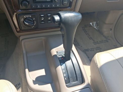 Used 2002 Nissan Pathfinder LE AWD/4WD image 19