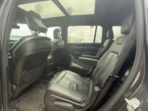 Used 2021 Jeep Grand Cherokee L Overland w/ Luxury Tech Group IV AWD/4WD image 8