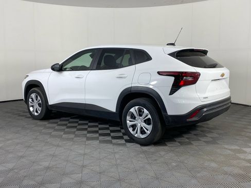 Used 2026 Chevrolet Trax LS FWD image 4