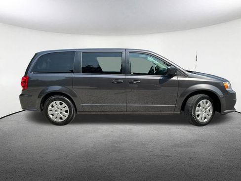 Used 2018 Dodge Grand Caravan SE w/ UConnect Hands-Free Group FWD image 18