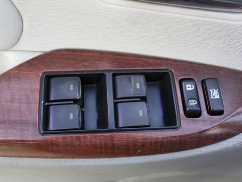 Used 2013 Toyota Sienna XLE FWD image 32