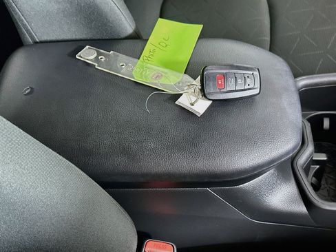 Used 2023 Toyota RAV4 XLE w/ Convenience Package FWD image 33