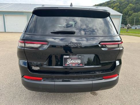 Used 2024 Jeep Grand Cherokee L Laredo AWD/4WD image 7