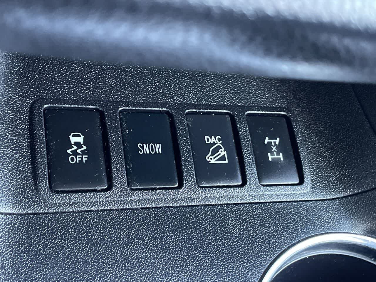 Used 2015 Toyota Highlander XLE AWD/4WD image 31