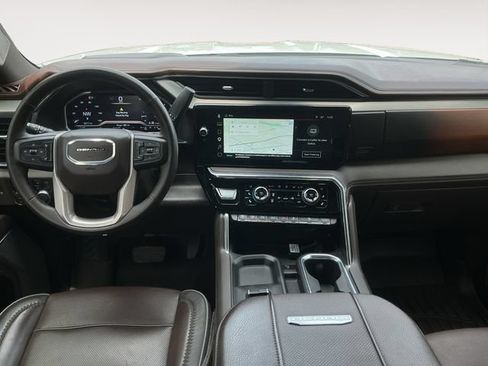 Used 2025 GMC Sierra 3500 Denali w/ Denali Reserve Package AWD/4WD image 10