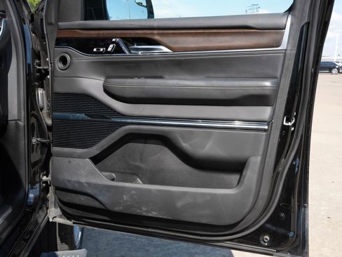Used 2022 Jeep Grand Wagoneer Series II AWD/4WD image 29
