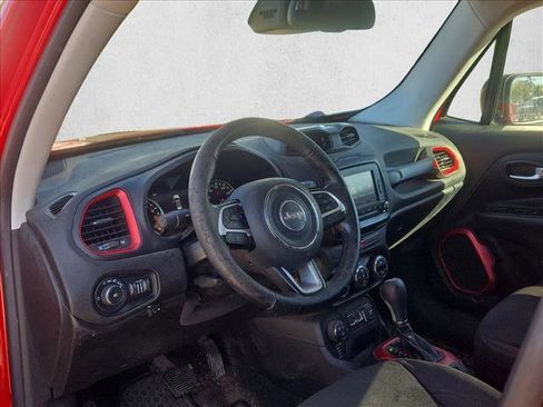 Used 2017 Jeep Renegade Trailhawk AWD/4WD image 10
