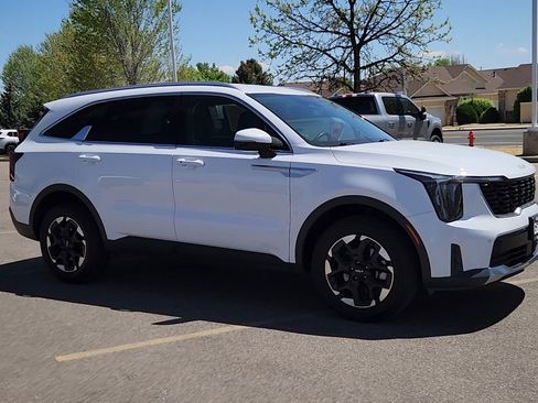 Used 2024 Kia Sorento S AWD/4WD image 6