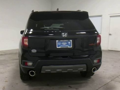 Used 2023 Honda Passport TrailSport image 2