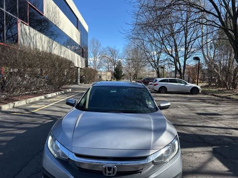 Used 2017 Honda Civic EX image 4