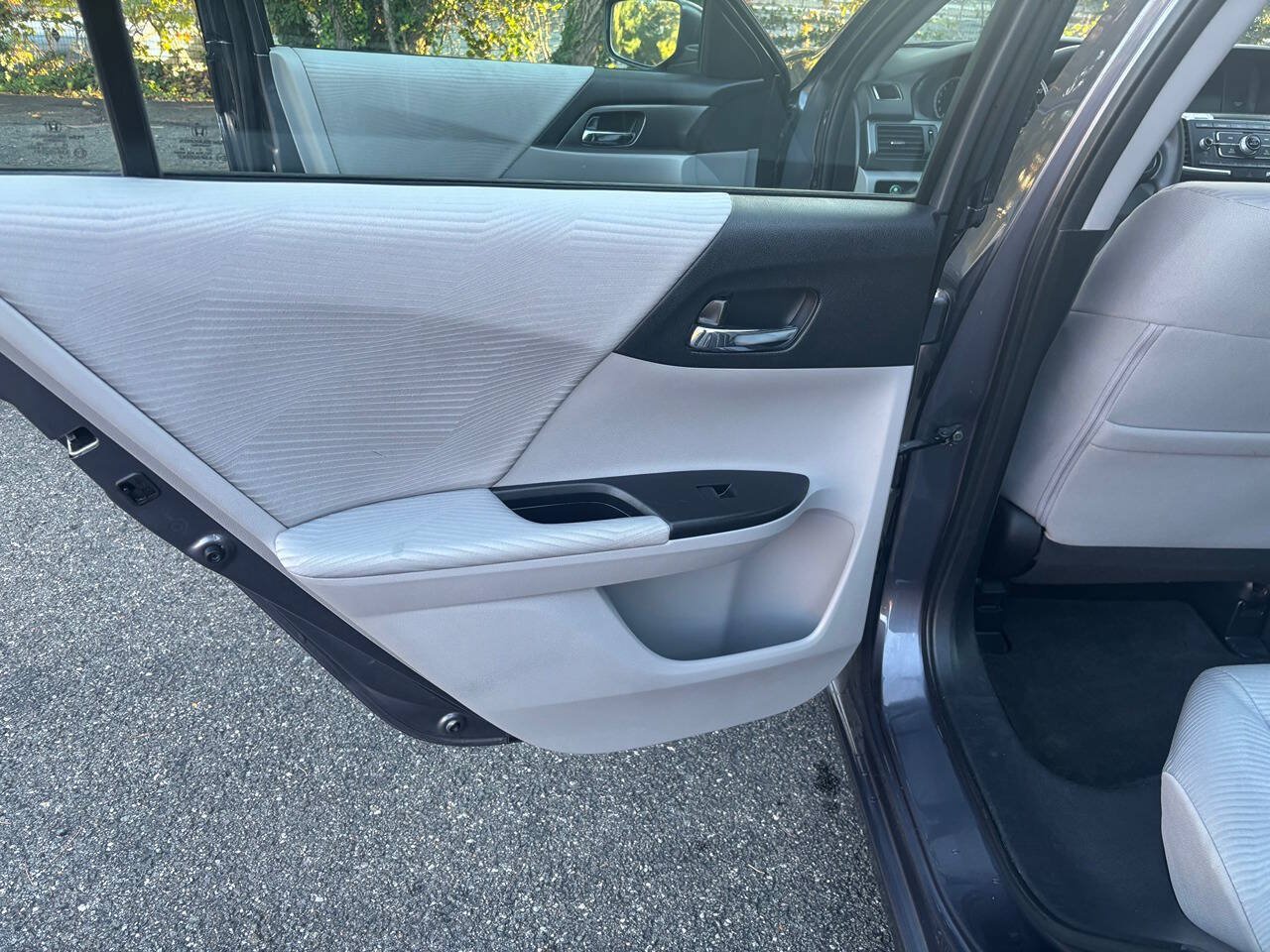 Used 2014 Honda Accord LX image 18