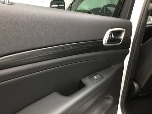 Used 2021 Jeep Grand Cherokee Laredo X AWD/4WD image 13