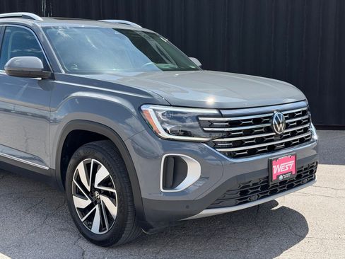 Used 2025 Volkswagen Atlas SEL AWD/4WD image 3