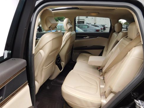Used 2017 Lincoln MKX Reserve w/ Lincoln MKX Climate Package FWD image 10