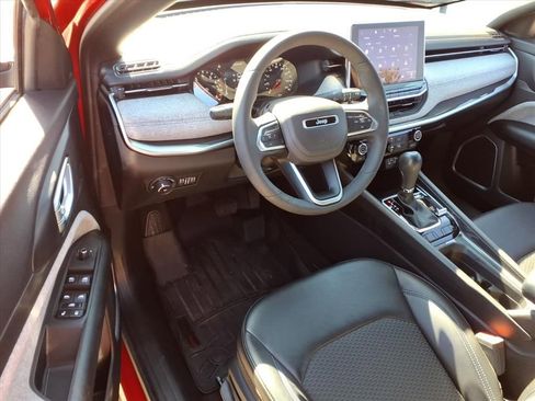 Used 2023 Jeep Compass Latitude image 12