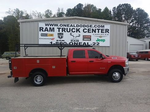Used 2019 RAM 3500 Tradesman w/ Chrome Appearance Group image 2