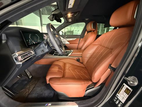 Used 2024 BMW 760i xDrive image 5