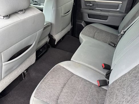 Used 2019 RAM 1500 Classic SLT w/ Luxury Group image 15