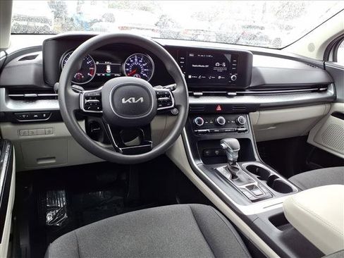 Certified 2024 Kia Carnival LX image 24