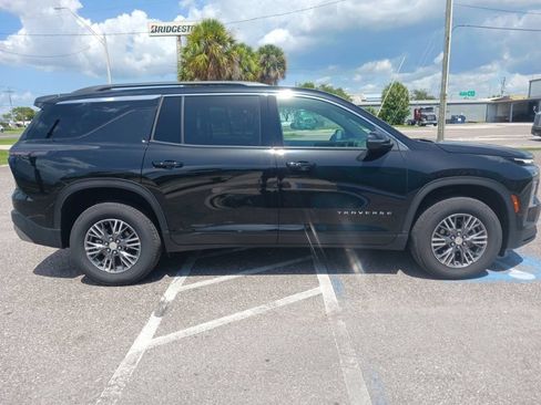 Used 2026 Chevrolet Traverse LT FWD image 2