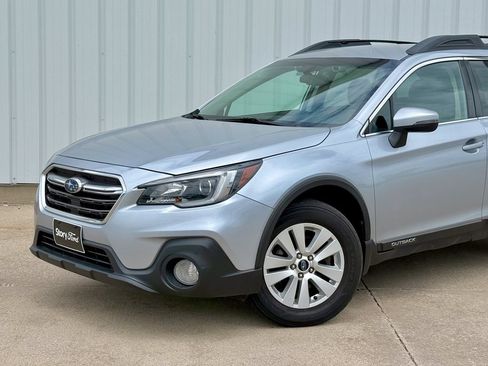 Used 2018 Subaru Outback 2.5i Premium AWD/4WD image 2