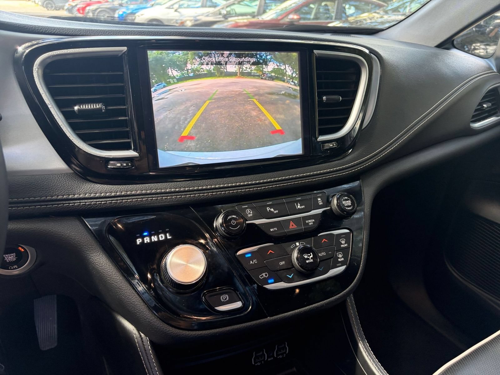 Used 2025 Chrysler Pacifica Limited FWD image 27
