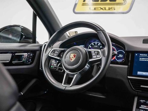 Used 2023 Porsche Cayenne Platinum Edition image 15