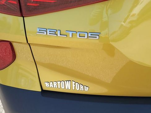 Used 2023 Kia Seltos S w/ Navigation Package FWD image 9