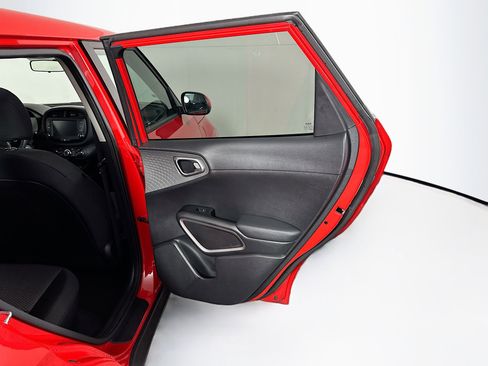 Used 2025 Kia Soul LX w/ LX Technology Package FWD image 28