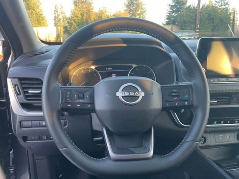 Used 2025 Nissan Rogue SV image 35